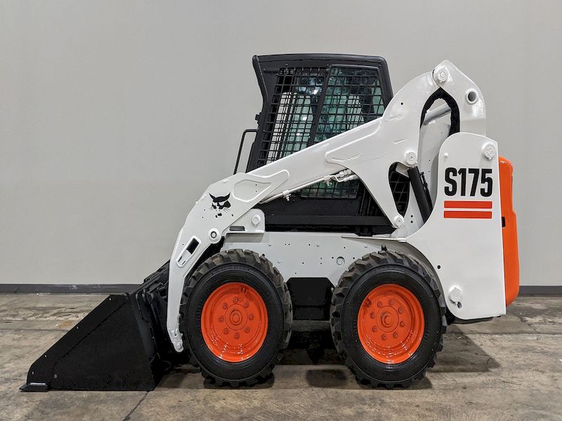 Аренда мини погрузчика Bobcat s175